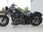 Seitlicher Kennzeichenhalter Softail ab 2008 - GLANZ SCHWARZ_2