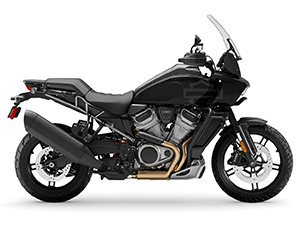 2022_RA1250S-Pan-America-Special_Vivid-Black-Cast-Wheels