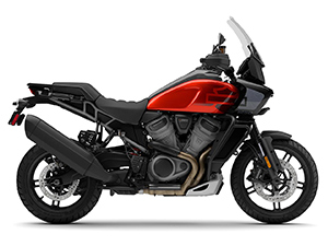 2025_RA1250S-Pan-America-Special_Whiskey-Fire-Raven-Metallic-Cast-Wheels