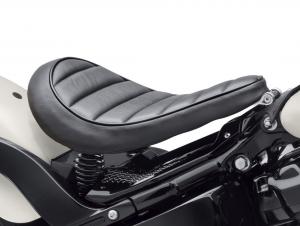 TUCK & ROLL SOLO SADDLE - 18-later FLSL & FXBB 52000315