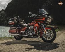 Gallery / Harley-Davidson® CVO FLHTKSE CVO™ Electra Glide® Ultra Limited® 2015