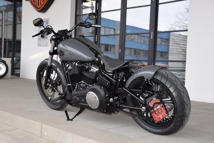 Street bob 2018 custom outlet