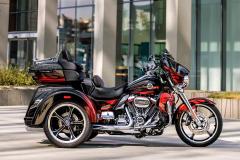 Gallery / Harley-Davidson® FLHTCUTGSE CVO™ Tri Glide® 2022