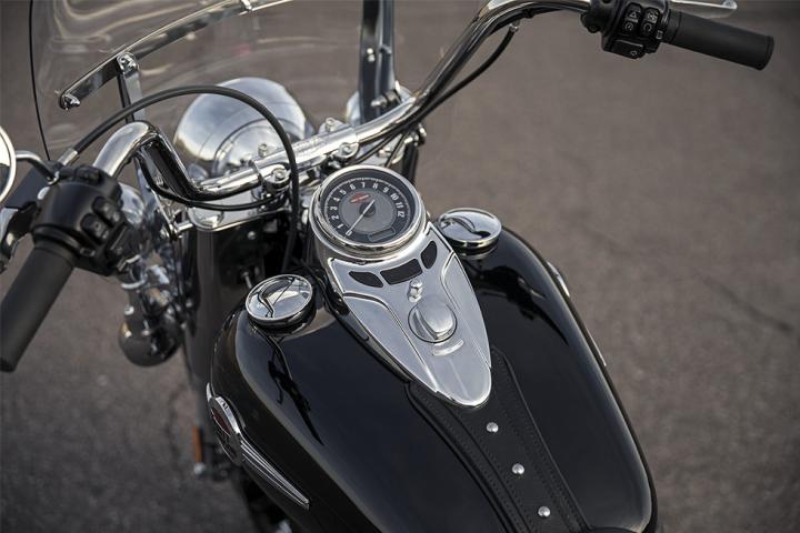 SUPERIOR BLUE / 2017 - Softail - Harley-Davidson® FLSTC Heritage